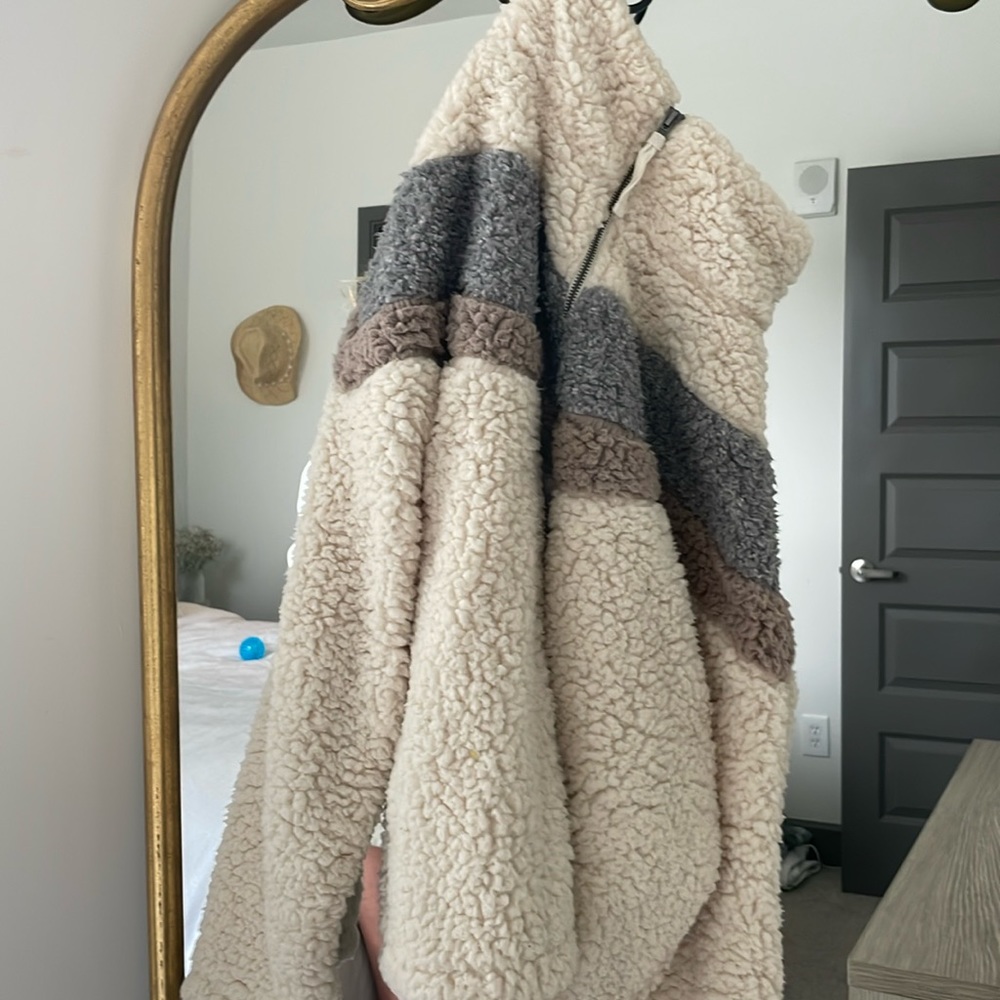 Altard state super fluffy warm Sherpa jacket. Zip up. Multi color.